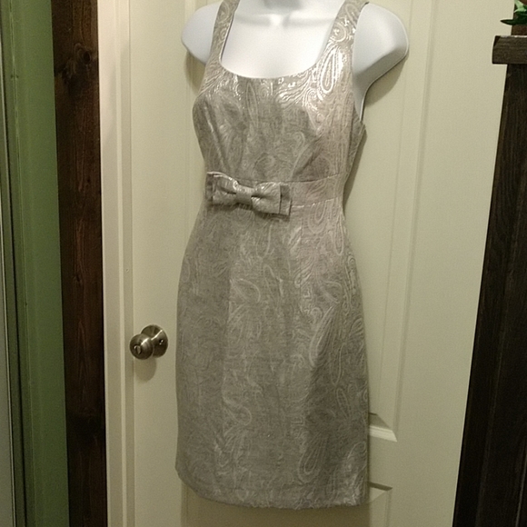 INC Grey & Silver Metallic Paisley Print Sleeveless Bow Accent Sheath Dress Sz 6 - Picture 14 of 16